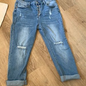 New Women’s stretch button fly ripped jeans. Size large.